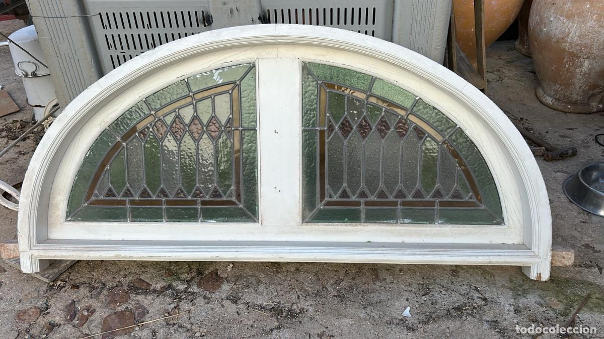 Antig&uuml;edades: VIDRIERA ANTIGUA DE TRAGALUZ DE 150 X 60 CMS.
