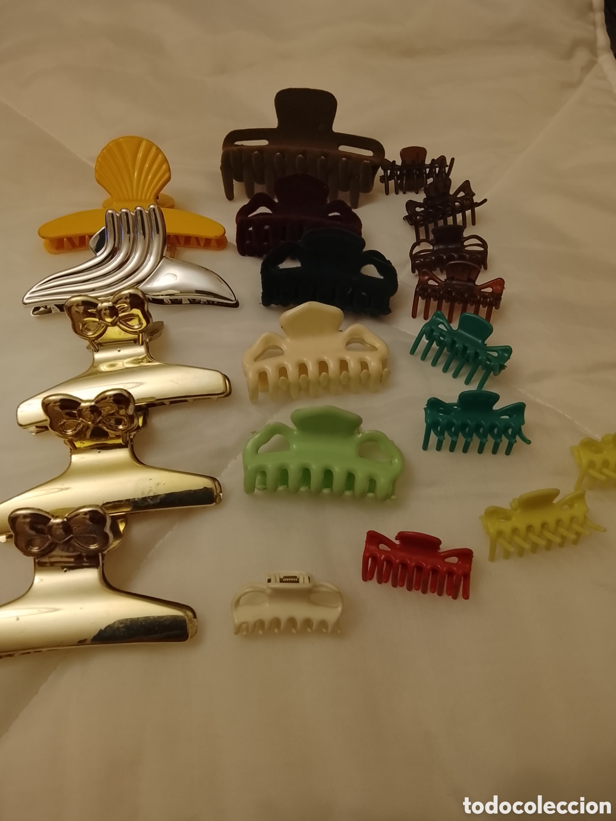 Antig&uuml;edades: Lote de 20 pinzas del pelo surtidas .A&ntilde;os 70.Resto de tienda
