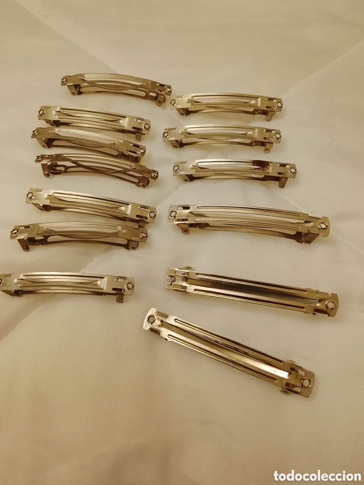 Antig&uuml;edades: lote de broches con cierre franc&eacute;s .Son para confeccionar prendedores del pelo .Son a&ntilde;os 70