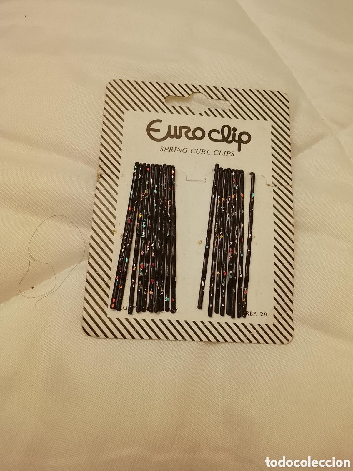 Antig&uuml;edades: Cart&oacute;n con 18 clip del pelo .Esmaltados en negro y con brillos .A&ntilde;os 70