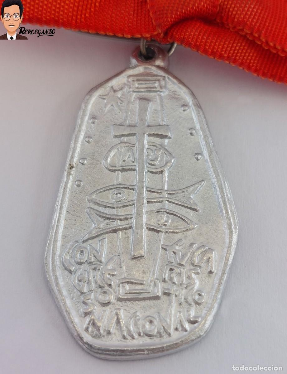Antig&uuml;edades: CONGRESO EUCAR&Iacute;STICO NACIONAL / ZARAGOZA SEPTIEMBRE A&Ntilde;O 1961 / ANTIGUA MEDALLA CON LAZO ROJO