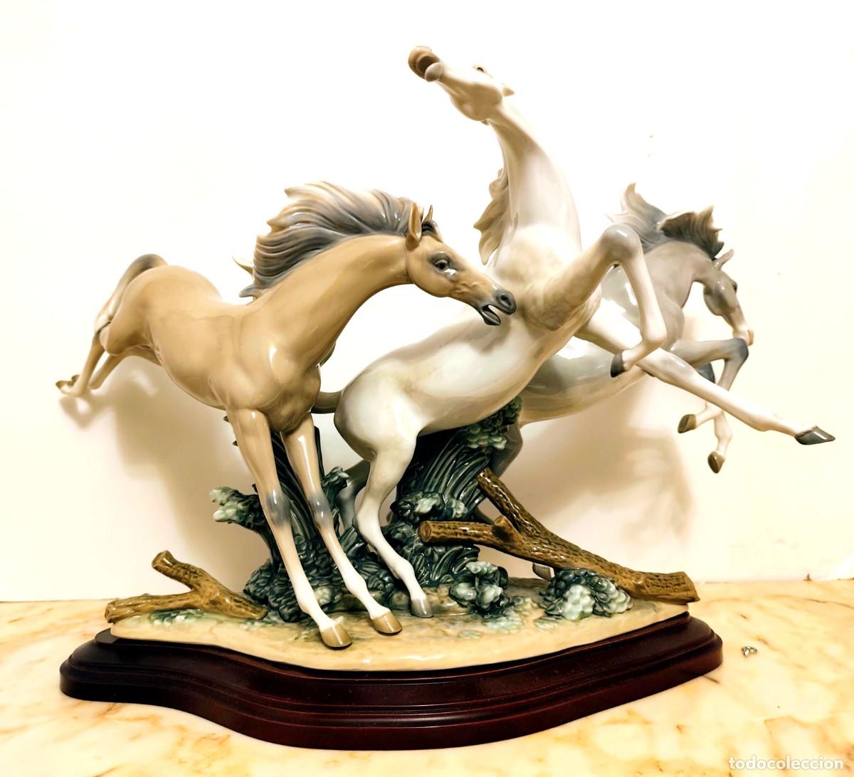 Antig&uuml;edades: Espectacular Escultura Lladr&oacute; &rdquo;Caballos en Libertad&rdquo; - Gran Formato con Peana