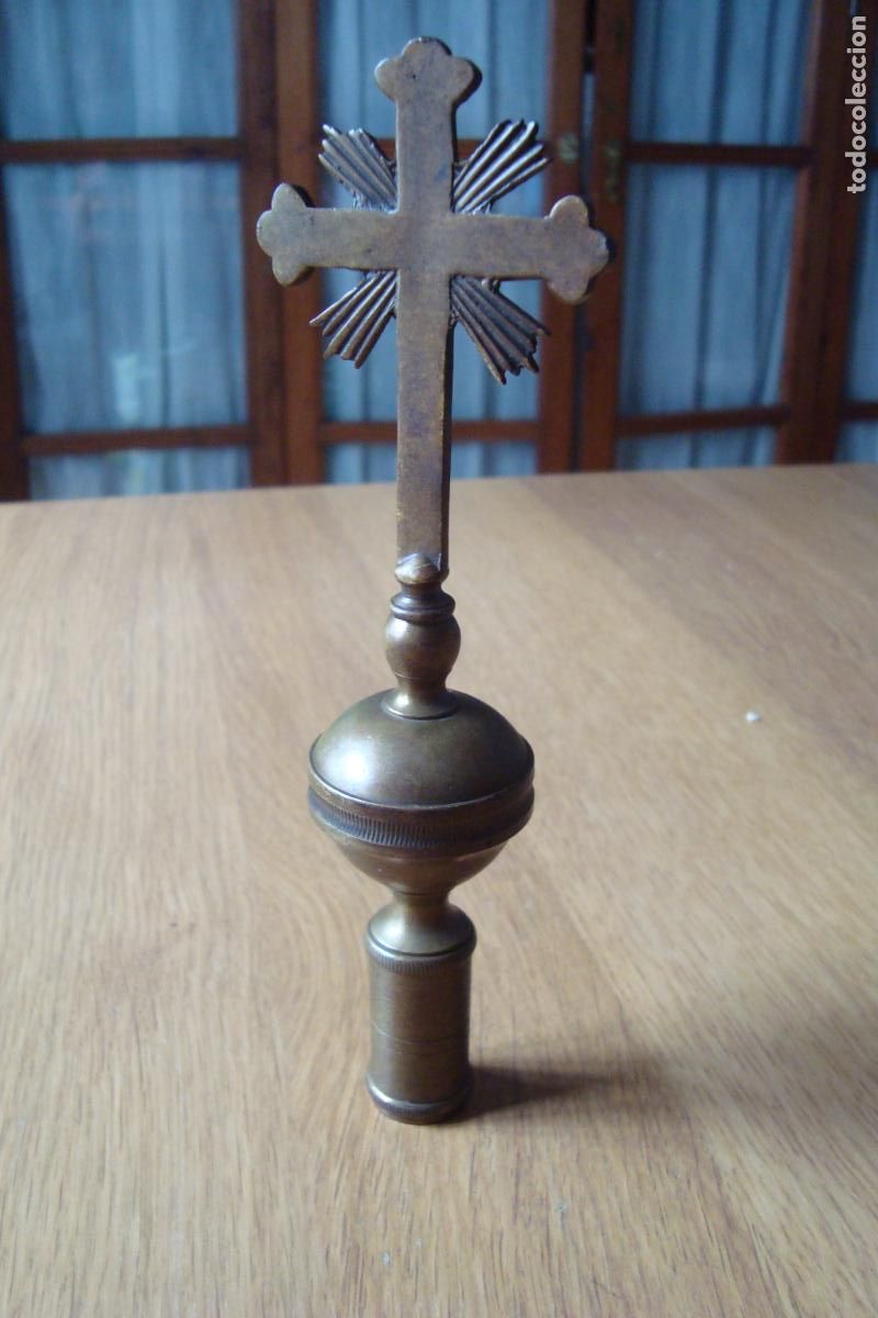 Antiques: ANTIGUO REMATE DE VARA CRUZ DE PROCESION HERMANDAD RELIGIOSA. BROCE O LATON SIGLO XIX?