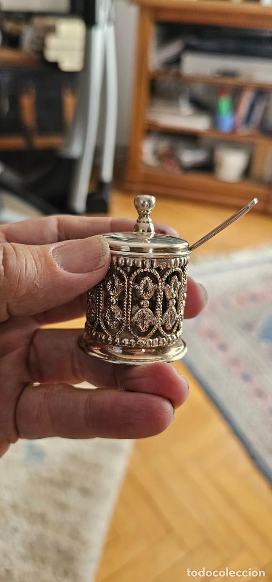 Antig&uuml;edades: Tarrito con cucharilla con sellos plata