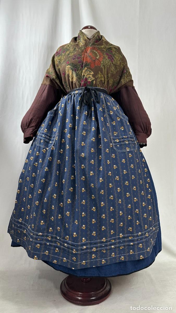 Antig&uuml;edades: Delantal de percal azul y mostaza