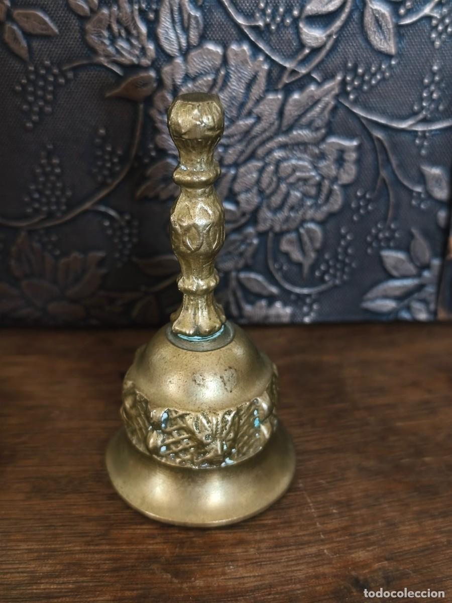 Antig&uuml;edades: Campana de mesa en bronce.