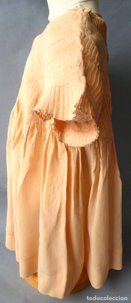 Antig&uuml;edades: ANTIGUO VESTIDO DE CREP&Eacute; CON TRABAJOS PPIO.S.XX