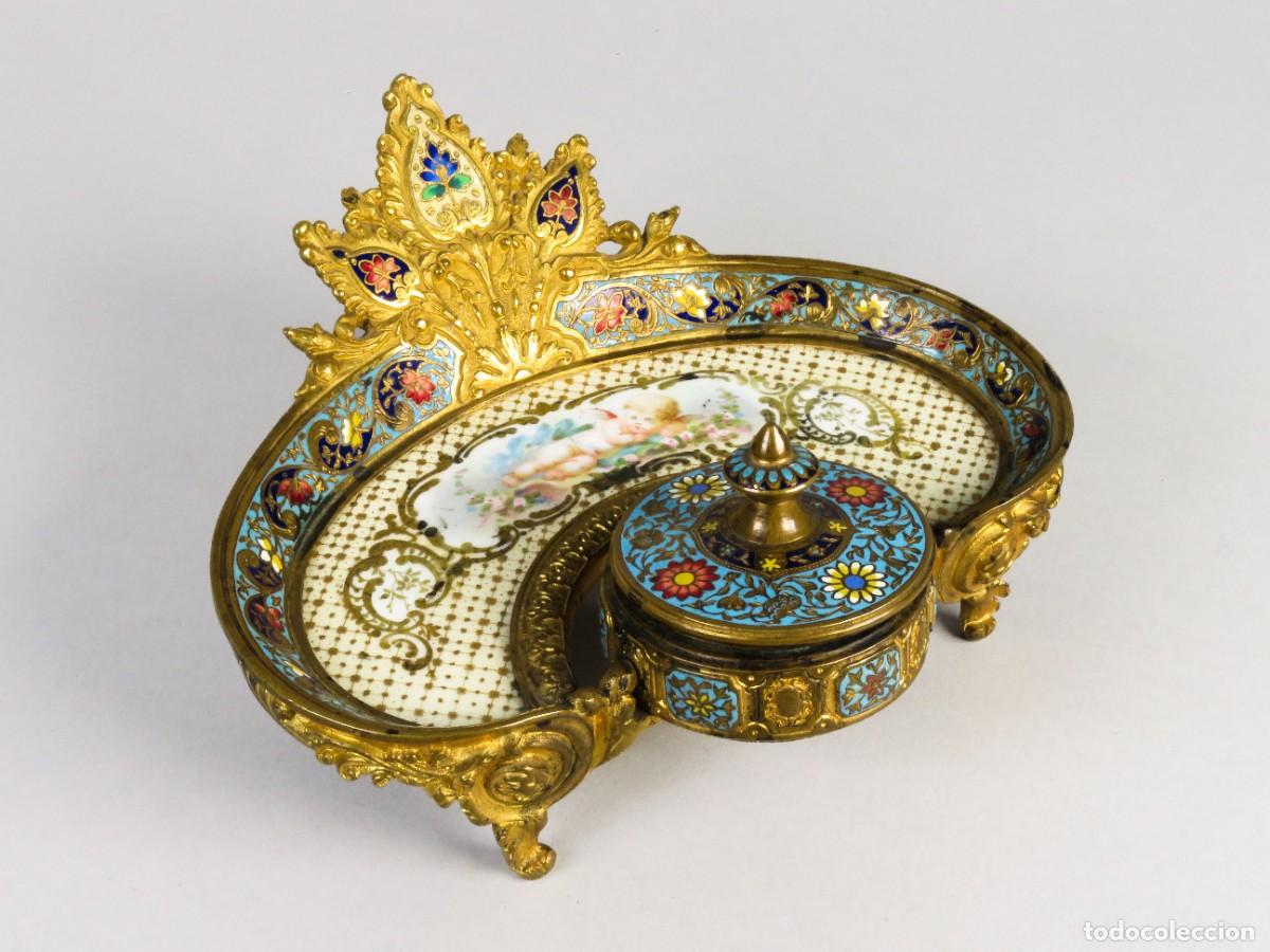 Antig&uuml;edades: Tintero de bronce dorado placa de porcelana y esmalte champlev&eacute; Francia siglo XIX