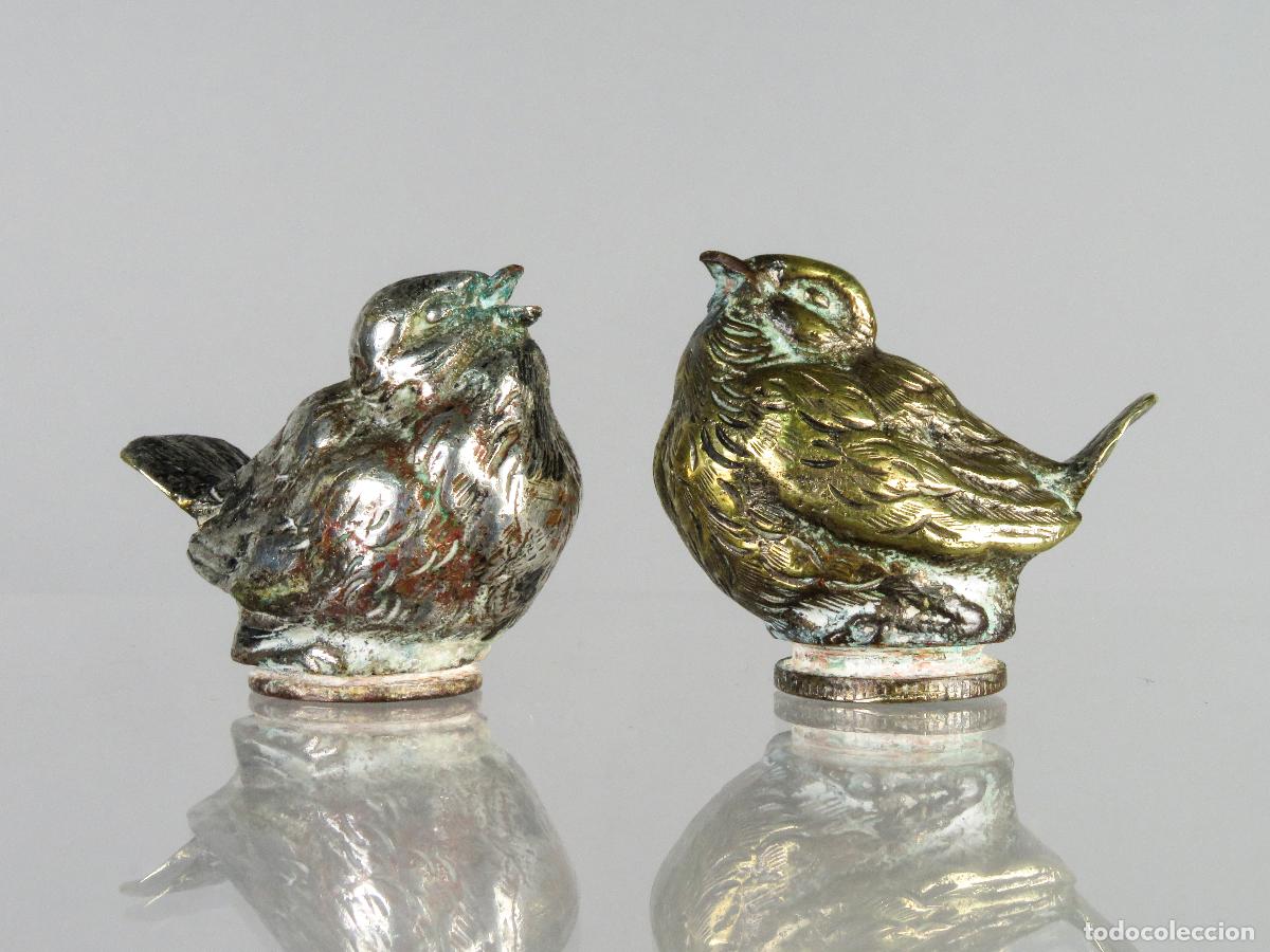 Antig&uuml;edades: Pareja de gorriones salero y pimentero en bronce con ba&ntilde;o de plata siglo XX