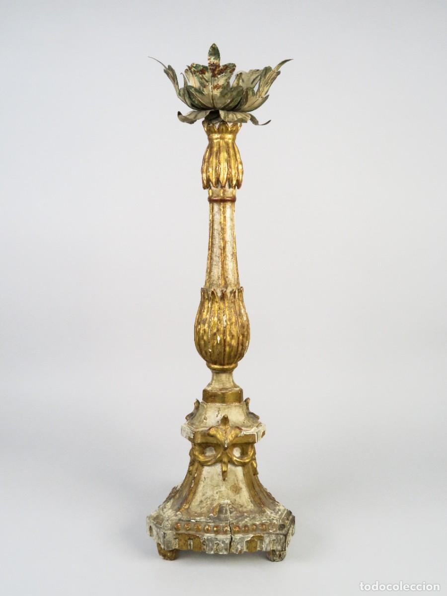 Antig&uuml;edades: Candelero madera tallada y policromada Italia siglo XVIII