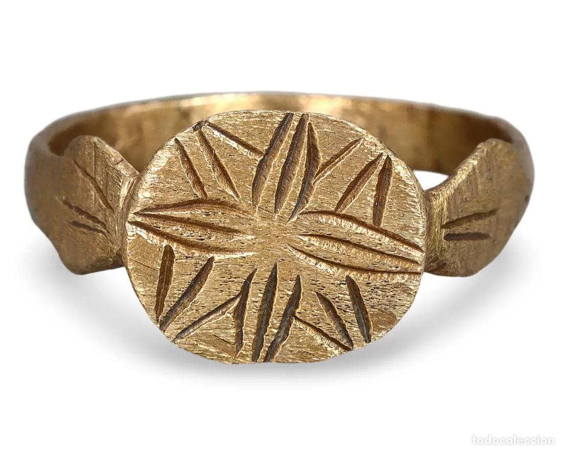 Antig&uuml;edades: 393-Era medieval-Interesante anillo em brpnce con estrella floral de Bel&eacute;n-20 mm-Siglos 11&ordm;/13&ordm; DC