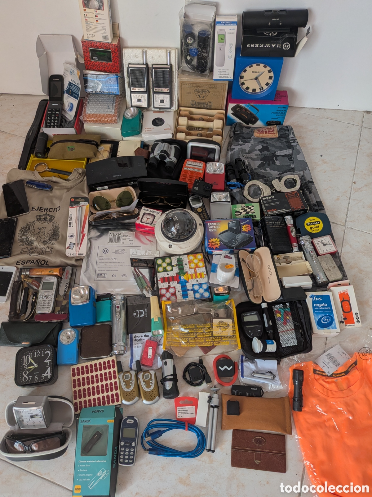 Antig&uuml;edades: GRAN LOTE DE SUPERVIVENCIA MILITAR RADIOS M&Oacute;VILES C&Aacute;MARAS GAFAS