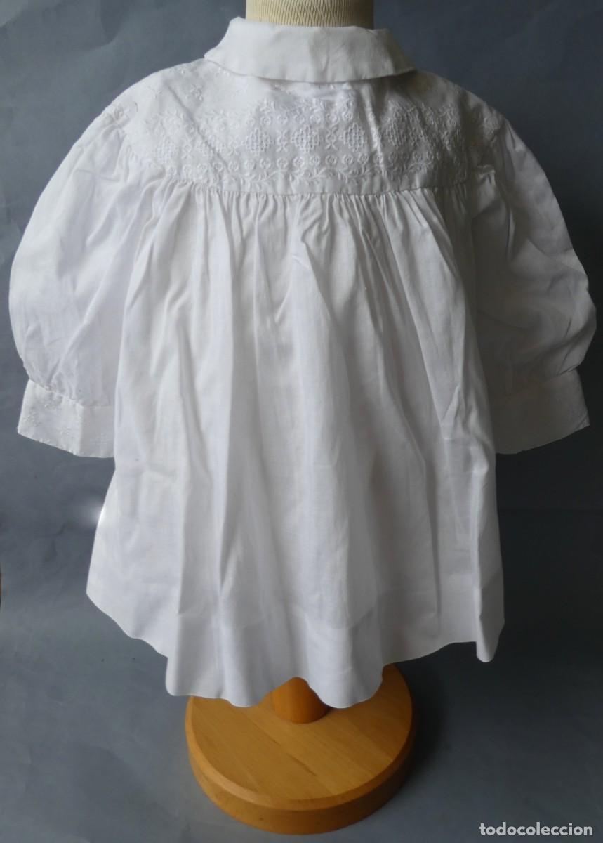 Antig&uuml;edades: ANTIGUA CAMISOLA DE BATISTA - ENCAJE SUIZO. PRIMERA MITAD S.XX