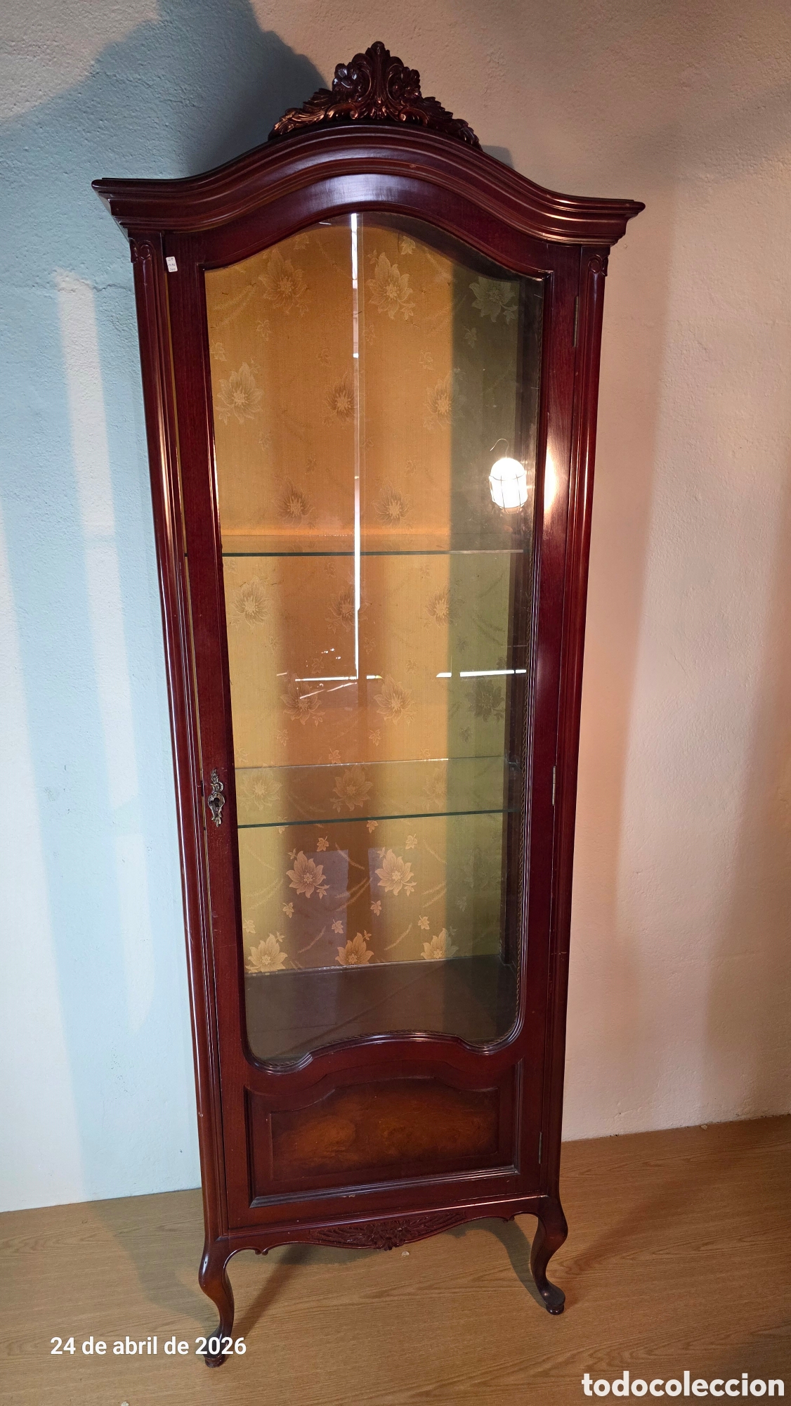 Antig&uuml;edades: Vitrina interior tapizado