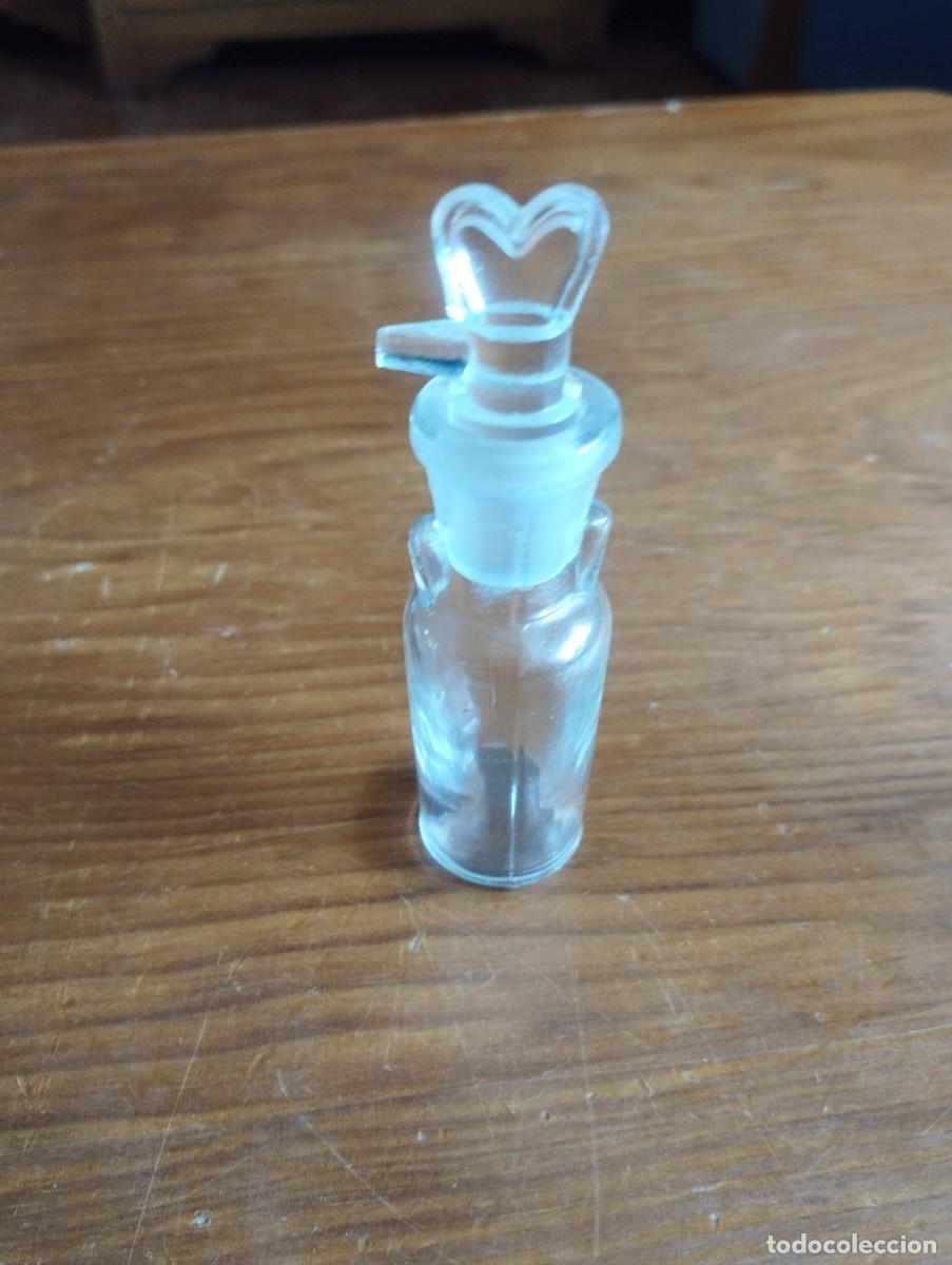 Antig&uuml;edades: Frasco de cristal para &aacute;cidos de toque