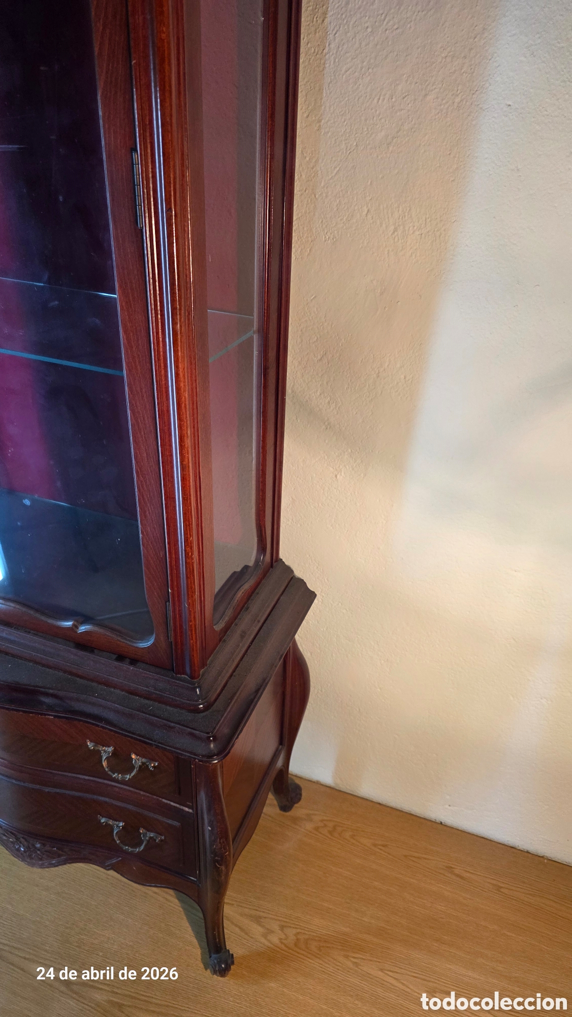 Antig&uuml;edades: Vitrina antigua tapizada - Foto 5