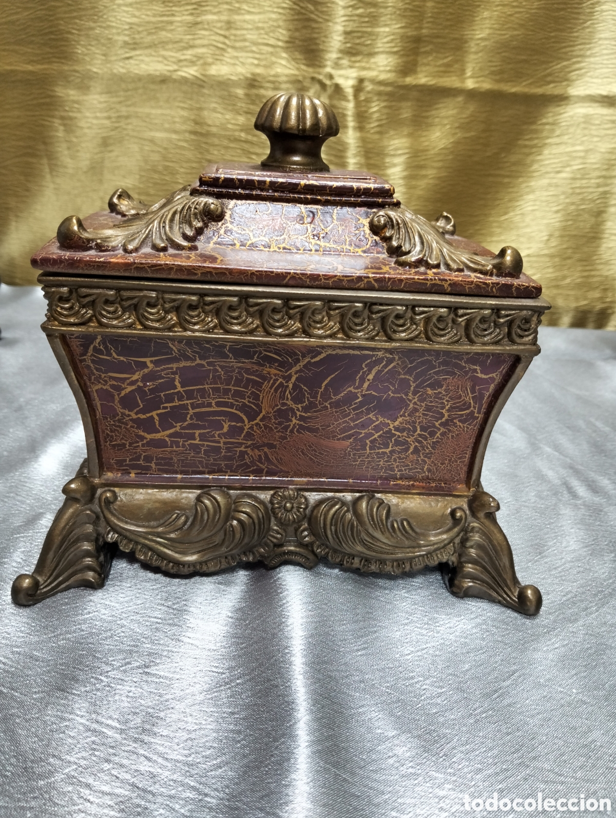 Antig&uuml;edades: decorativa o joyero vintage.