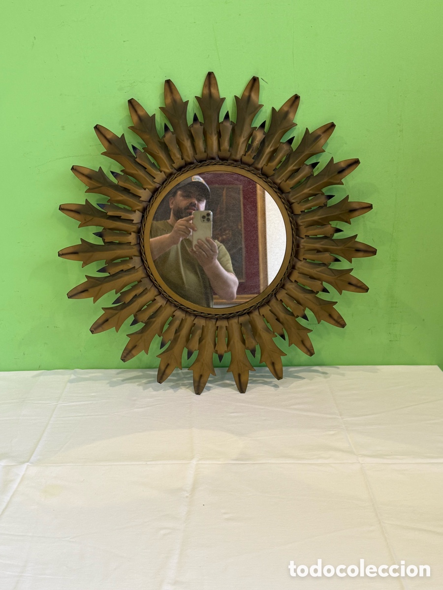 Antiques: Espejo sol met&aacute;lico de forja doble hilada de hojas 63 cm a&ntilde;os 70 dorado