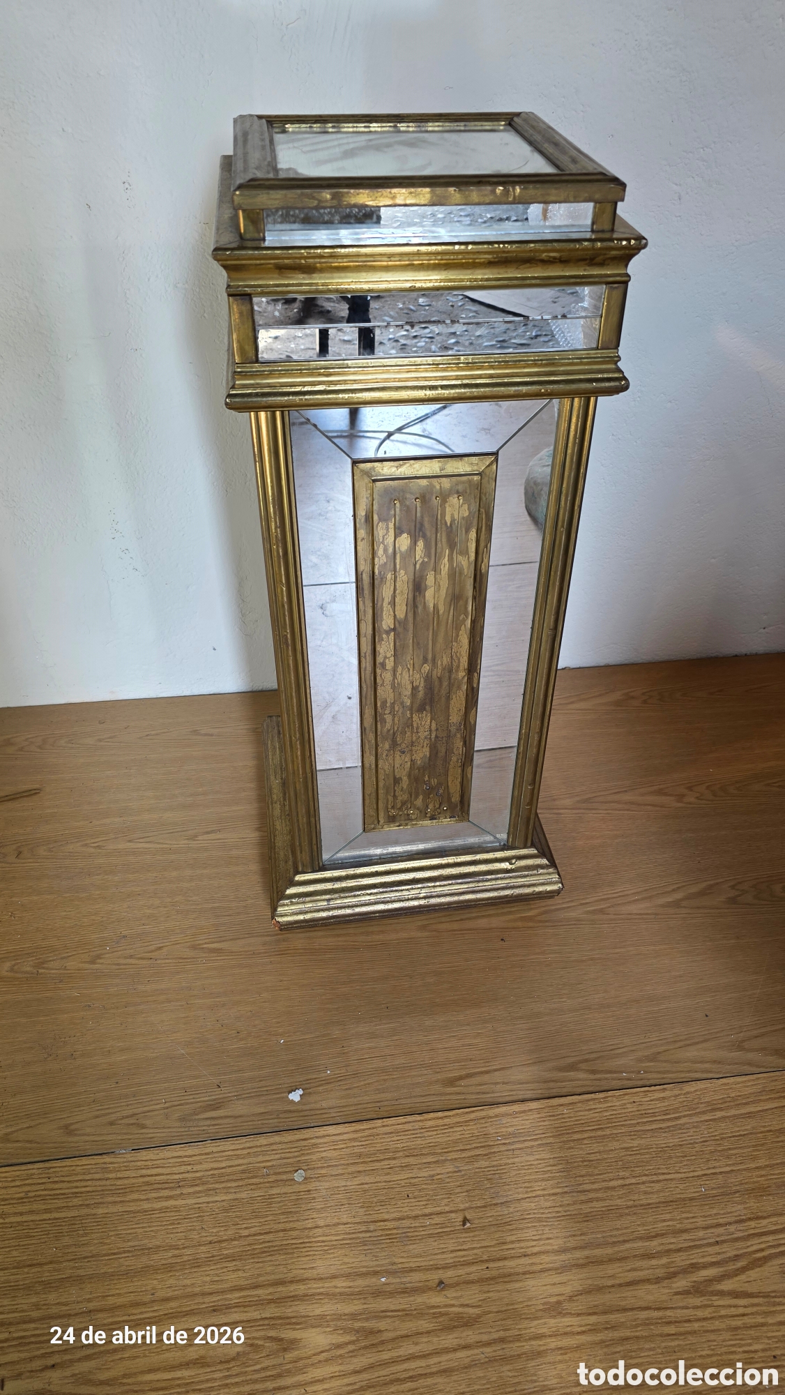 Antig&uuml;edades: Antiguo pedestal peana espejo y lat&oacute;n