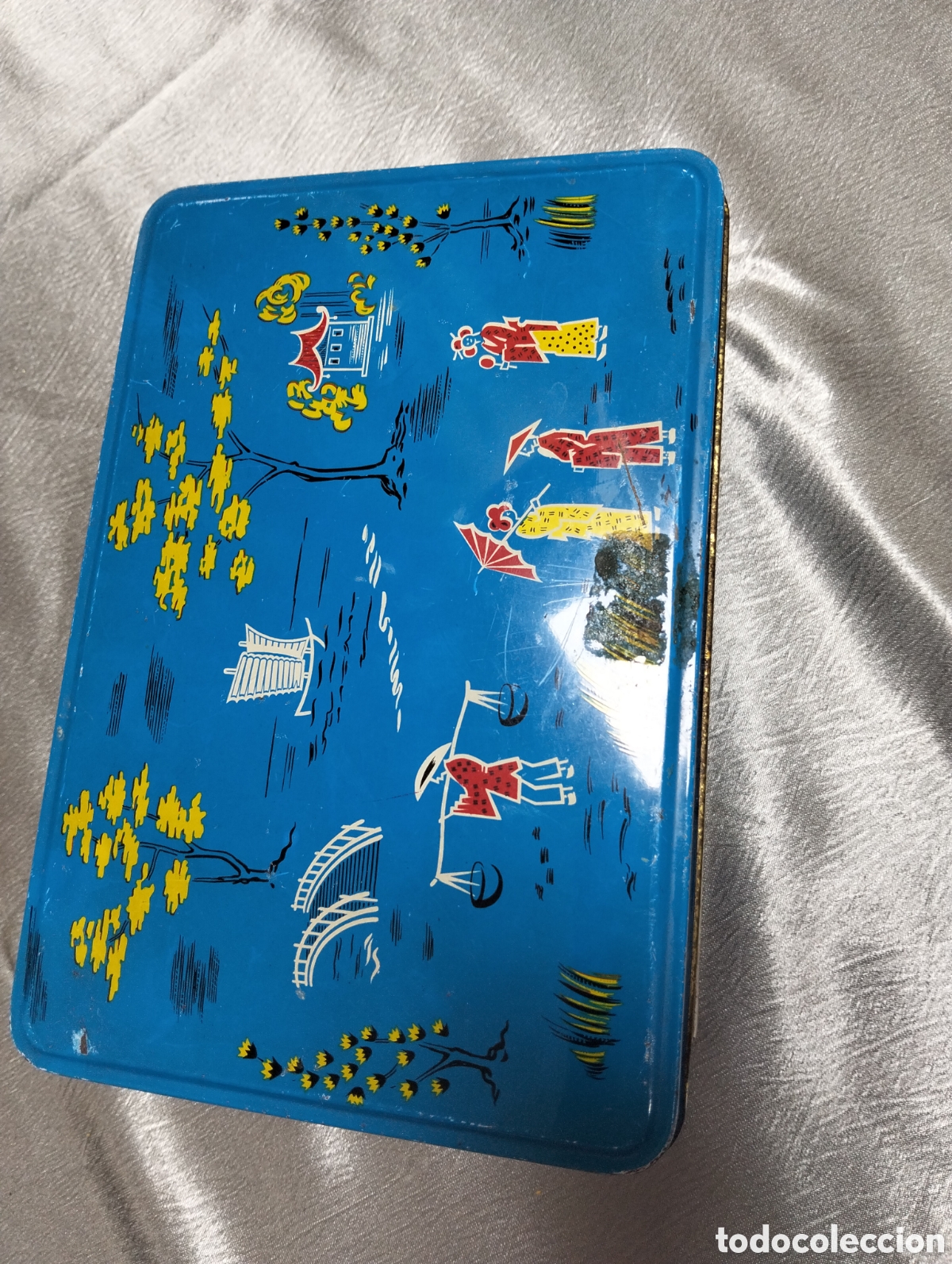 Antig&uuml;edades: Caja antigua de cola-cao.