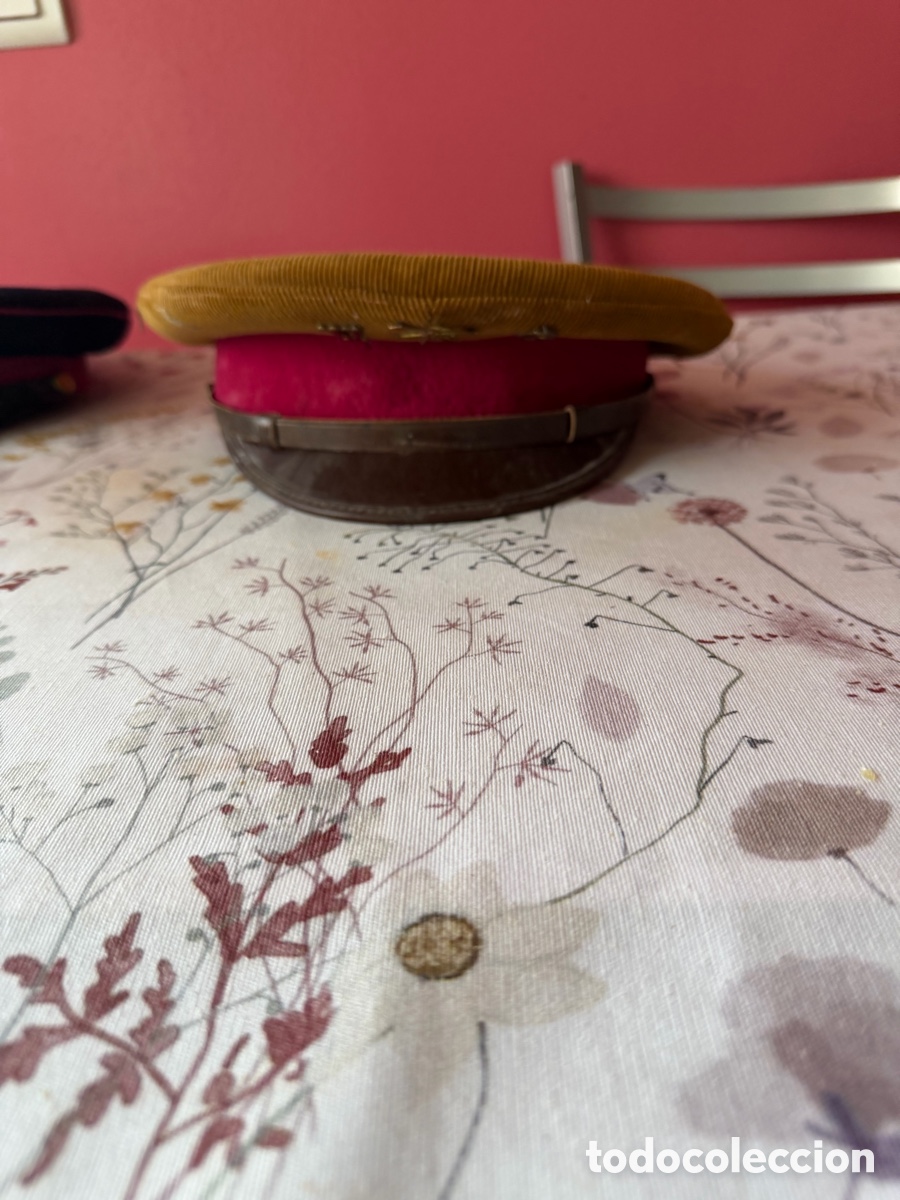 Antig&uuml;edades: Gorra v&iacute;as y obras &eacute;poca de Franco