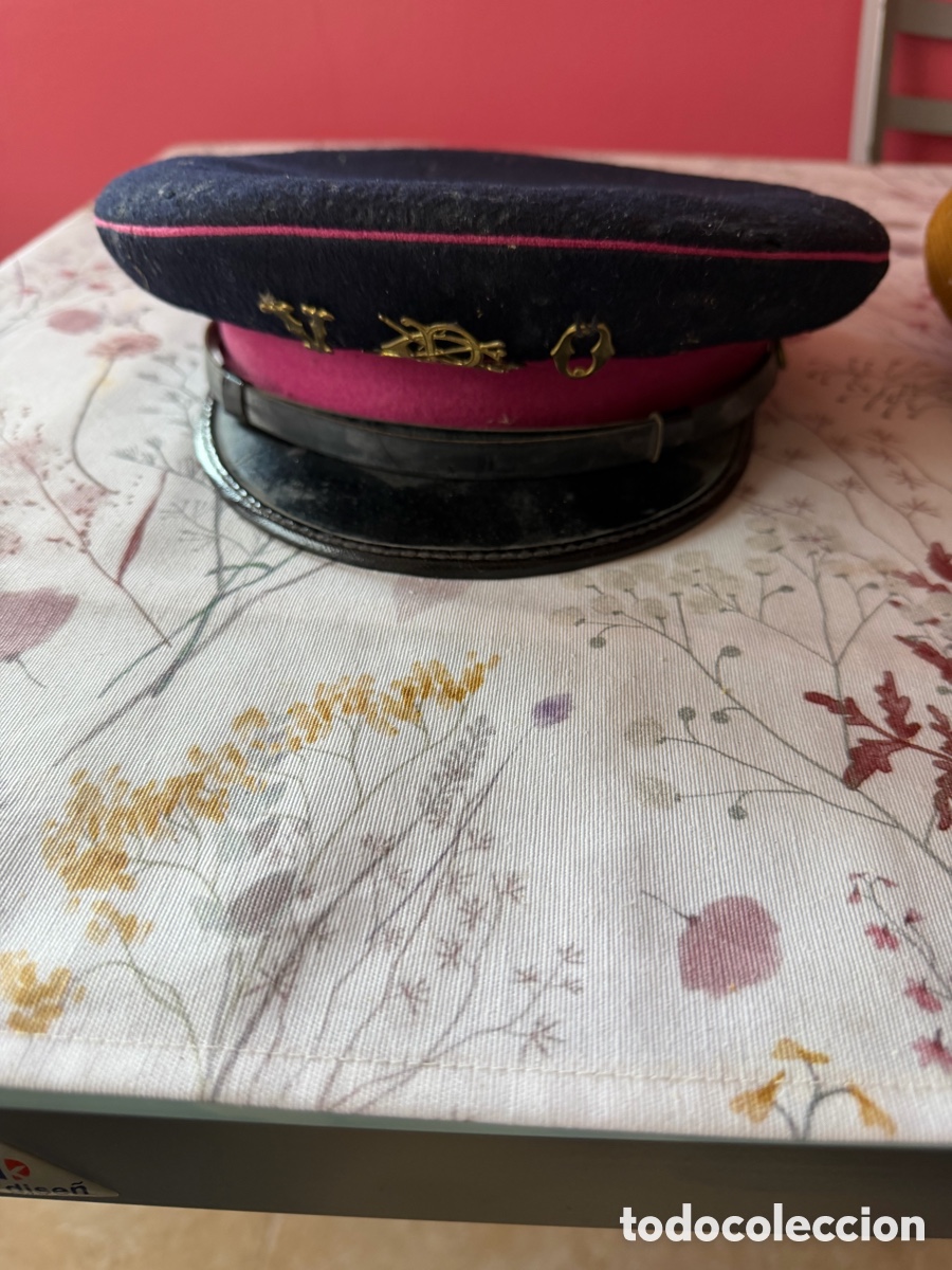 Antig&uuml;edades: Gorra v&iacute;as y obras &eacute;poca de Franco