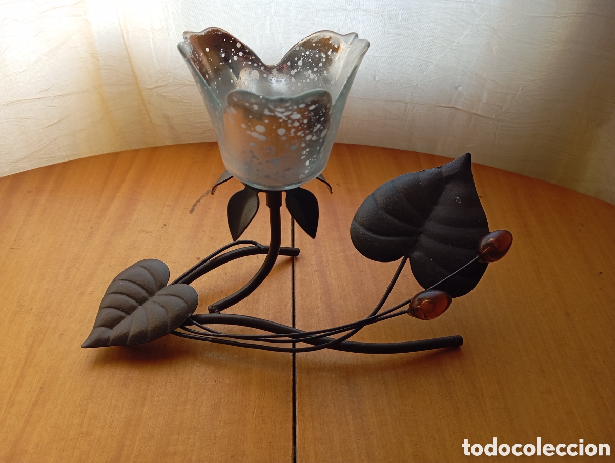 Antig&uuml;edades: Candelabro metal hojas