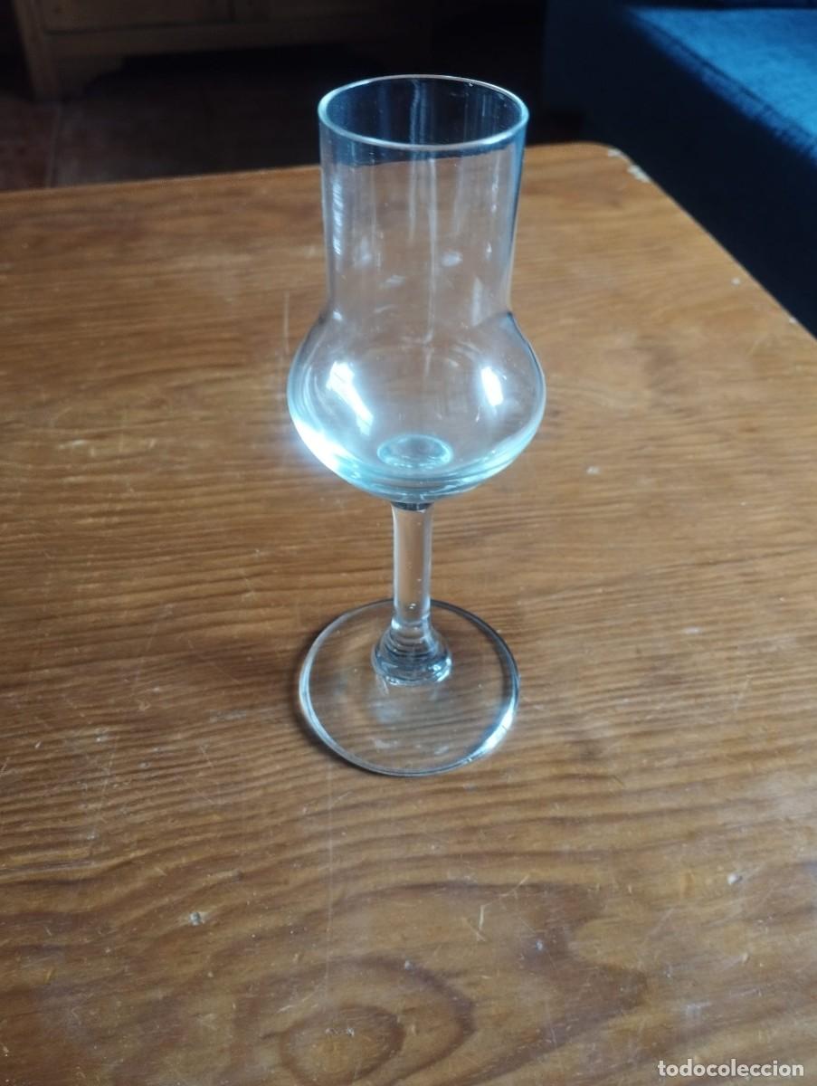 Antig&uuml;edades: Copa para Grappa (o aguardiente), un dise&ntilde;o muy espec&iacute;fico y funcional.