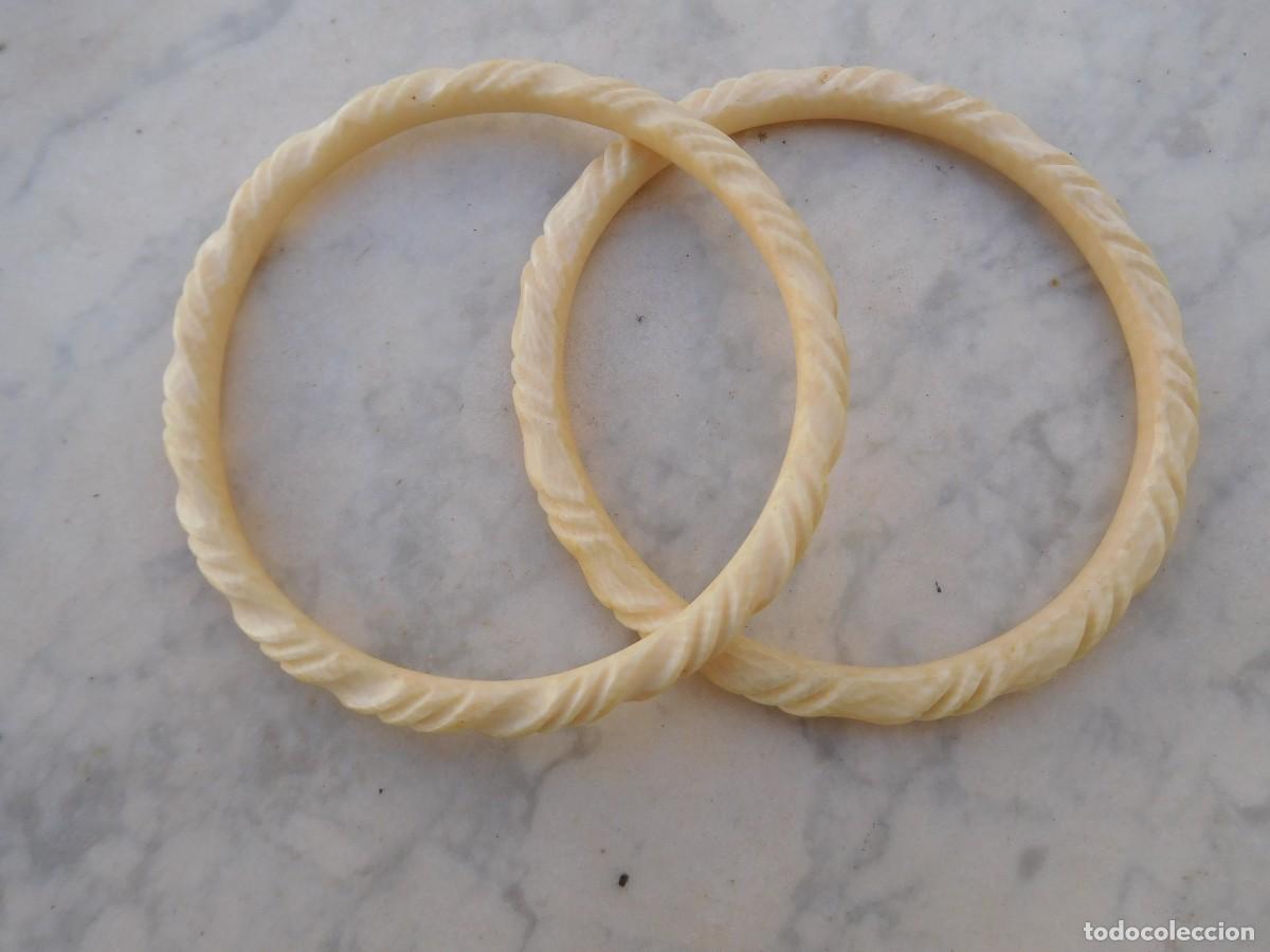Antig&uuml;edades: 2 Pulseras esclavas antiguas de marfil