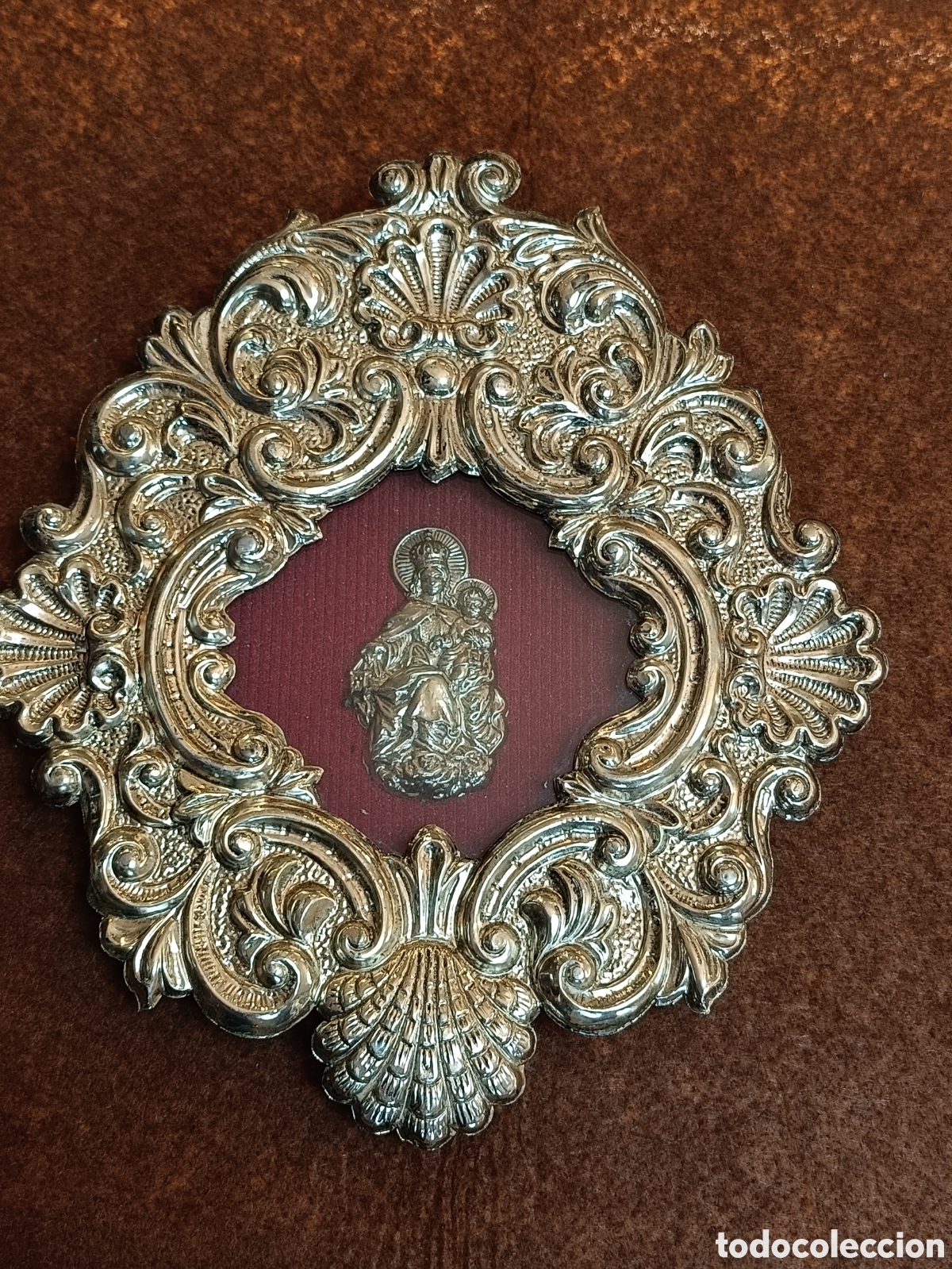 Antig&uuml;edades: ANTIGUO RELICARIO METAL PLATEADO, BA&Ntilde;O DE PLATA, VIRGEN DEL CARMEN. 23.5x21CM