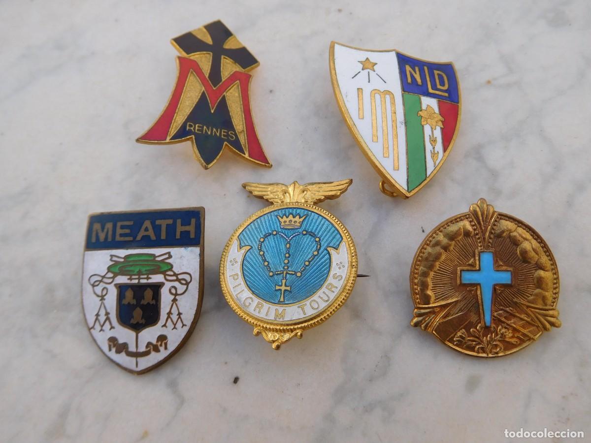 Antig&uuml;edades: Lote de insignias religiosas con esmalte - Foto 2