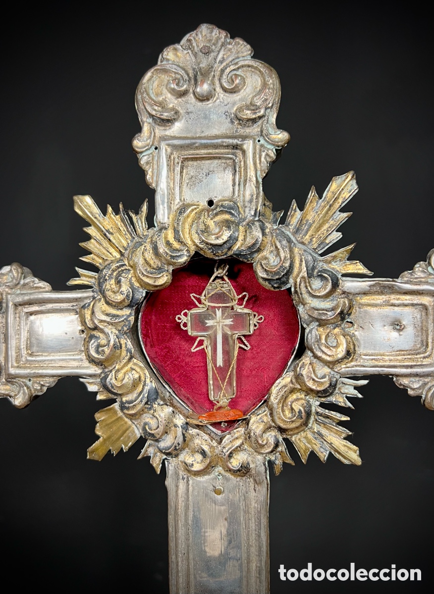Antig&uuml;edades: Cruz Relicario de Altar. Plata. Lignum Crucis