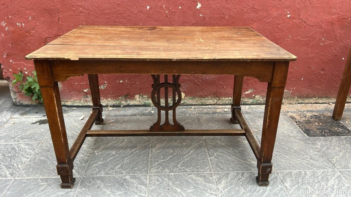 Antig&uuml;edades: MESA ANTIGUA DE MADERA DE 80 CMS. DE ALTO Y SOBRE 127 X 88 MCS.