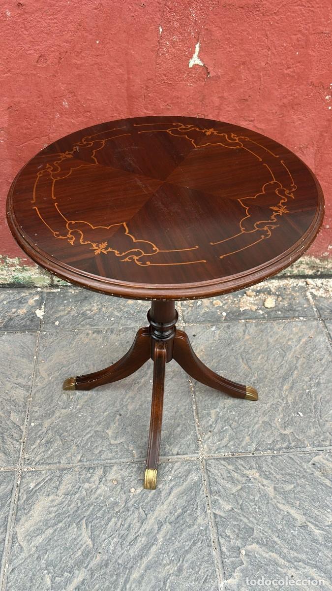 Antig&uuml;edades: MESA AUXILIAR DE MADERA CON MARQUETERIA DE 50 CMS. DE DIAMETRO X 61 CMS. DE ALTO