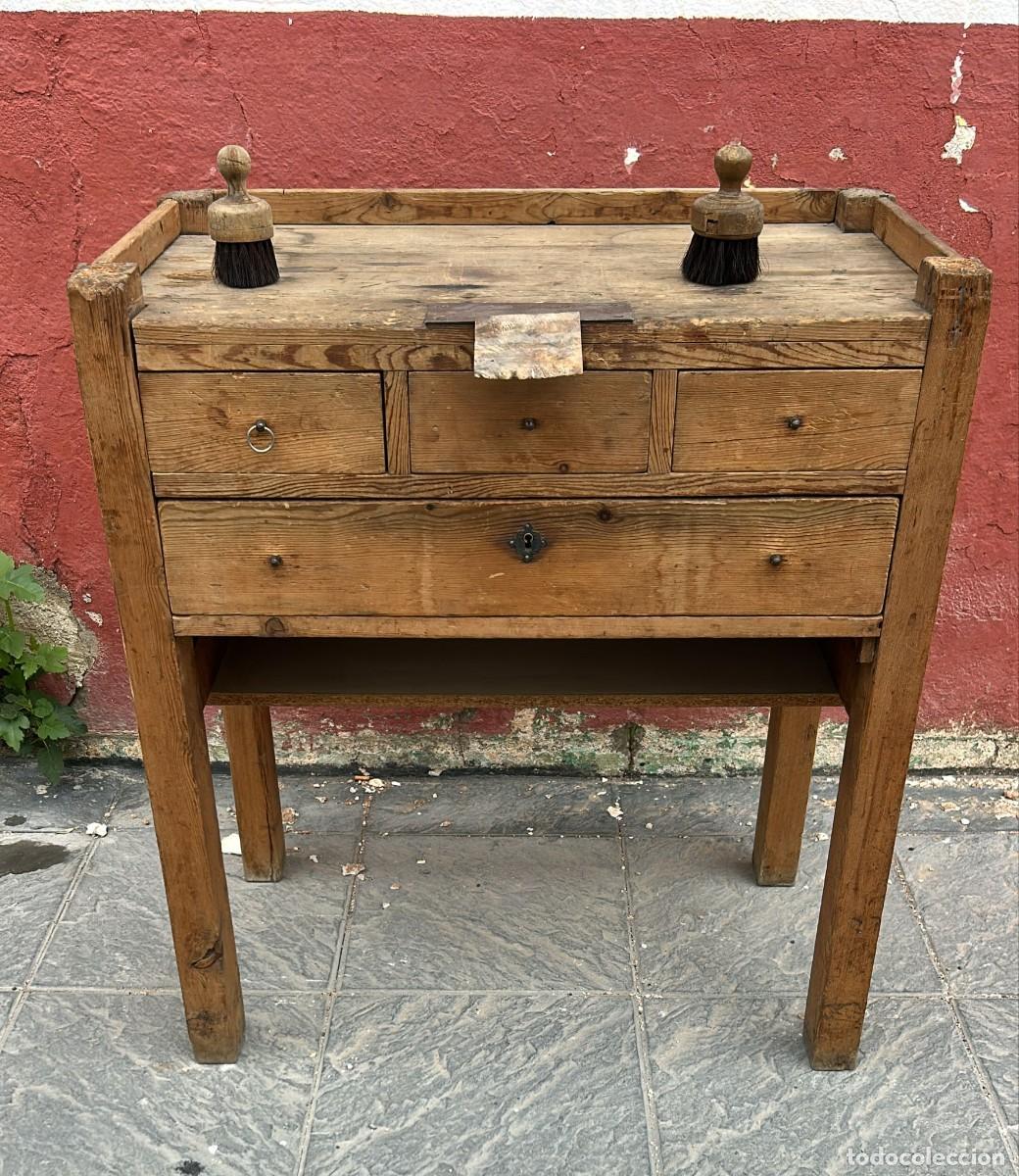 Antig&uuml;edades: BANCO ANTIGUO EN MADERA DE JOYERO DE 90 CMS. DE ALTO X 80 DE FRENTE X 48 CMS.