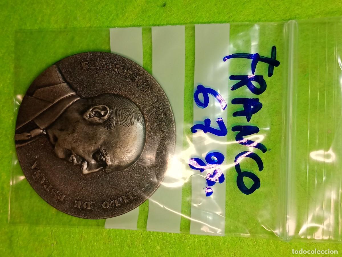 Antig&uuml;edades: Medalla de Franco a la visita de Martorell