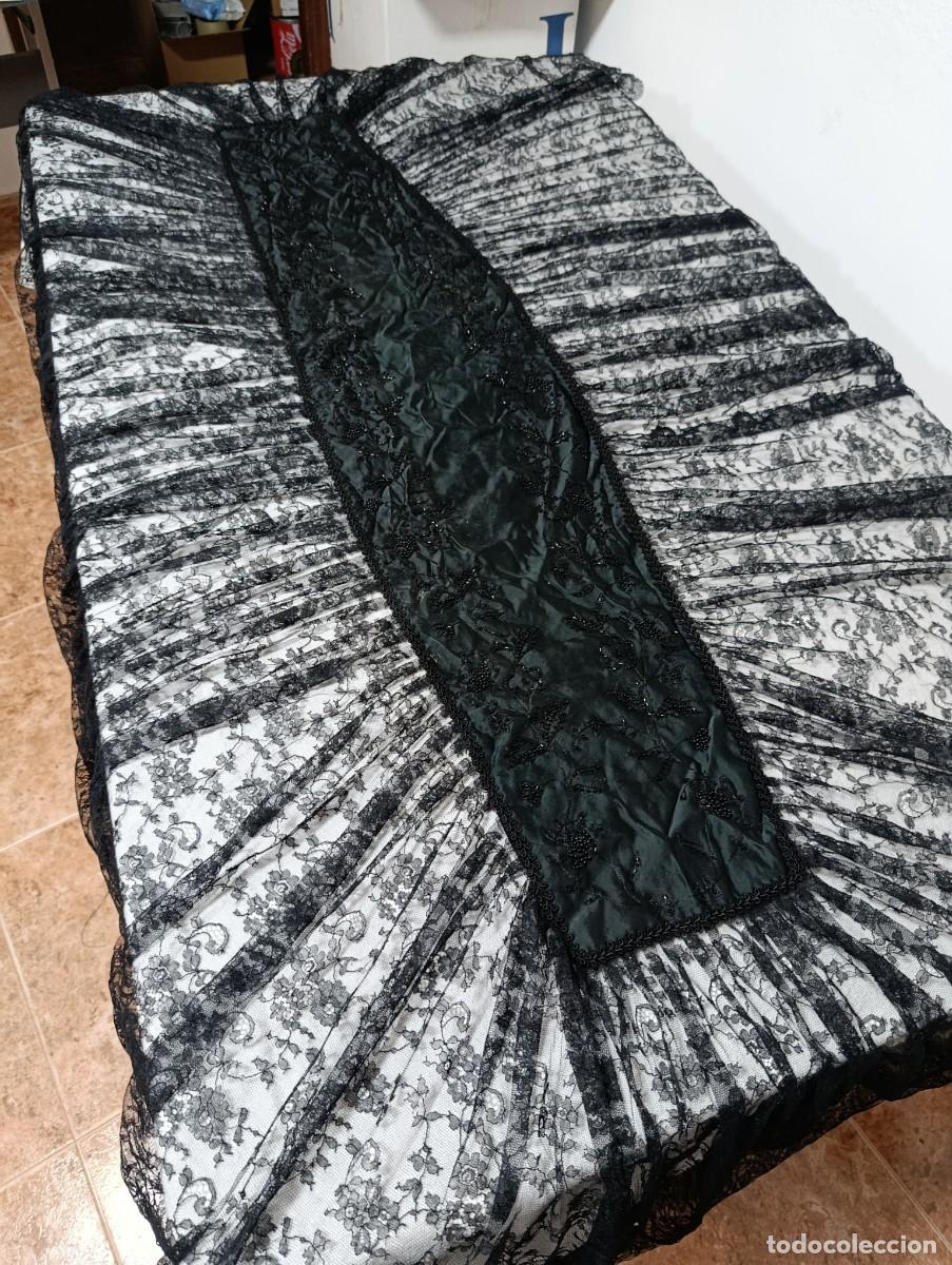 Antig&uuml;edades: IMPRESIONANTE TERNO MANTILLA ANTIGUO, ENCAJE Y SEDA CON BORDADOS EN AZABACHE