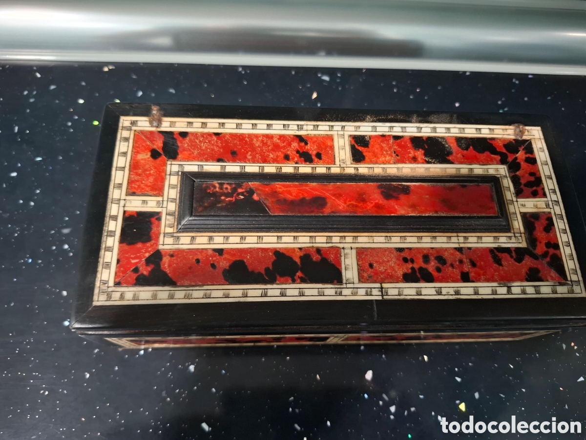 Antig&uuml;edades: Bonita caja antigua con carei