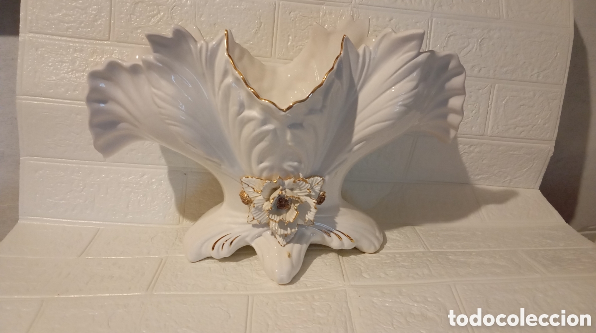 Antig&uuml;edades: Centro de mesa vintage en porcelana blanca