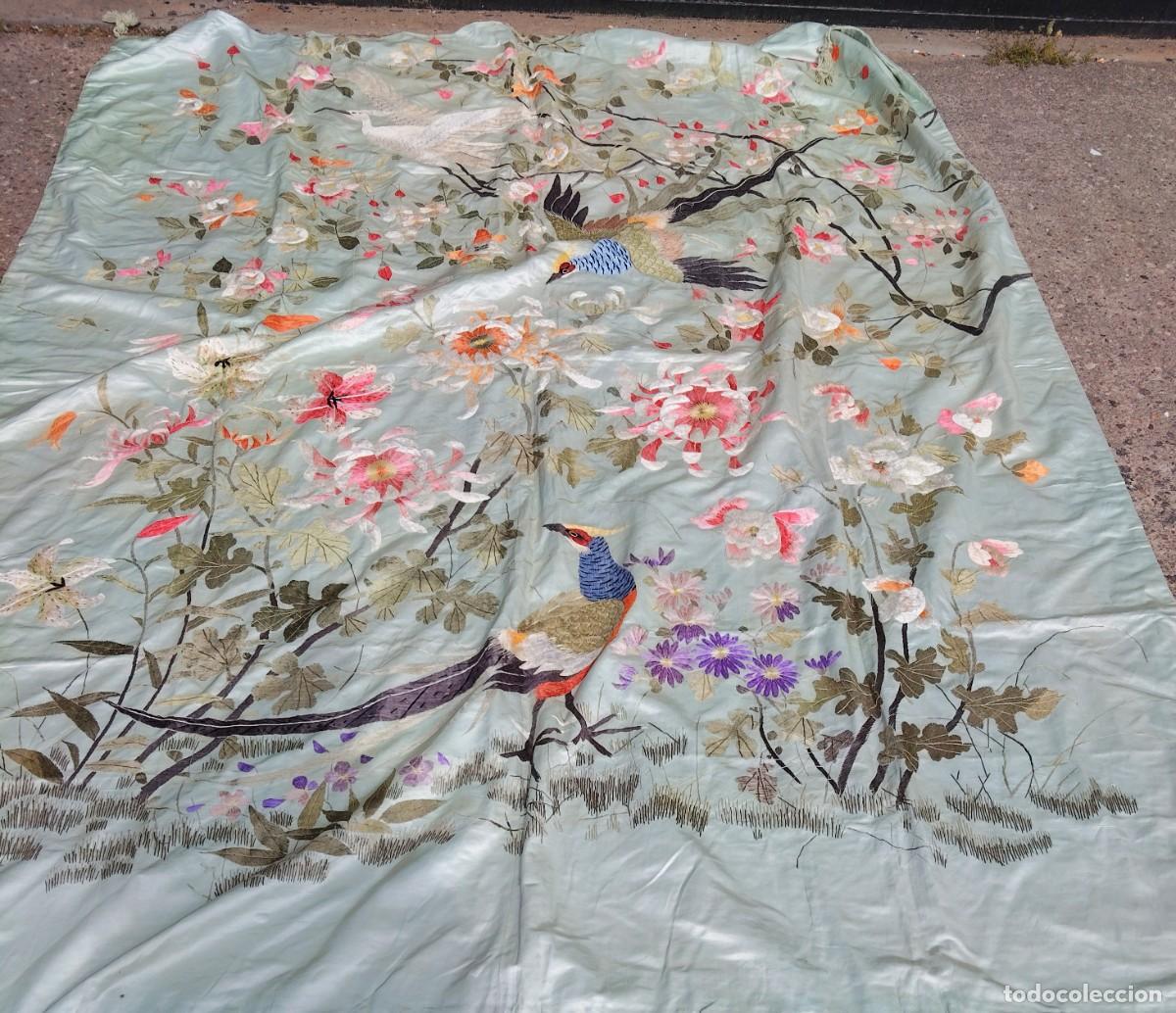 Antig&uuml;edades: Antigua colcha de seda bordada a mano estilo oriental
