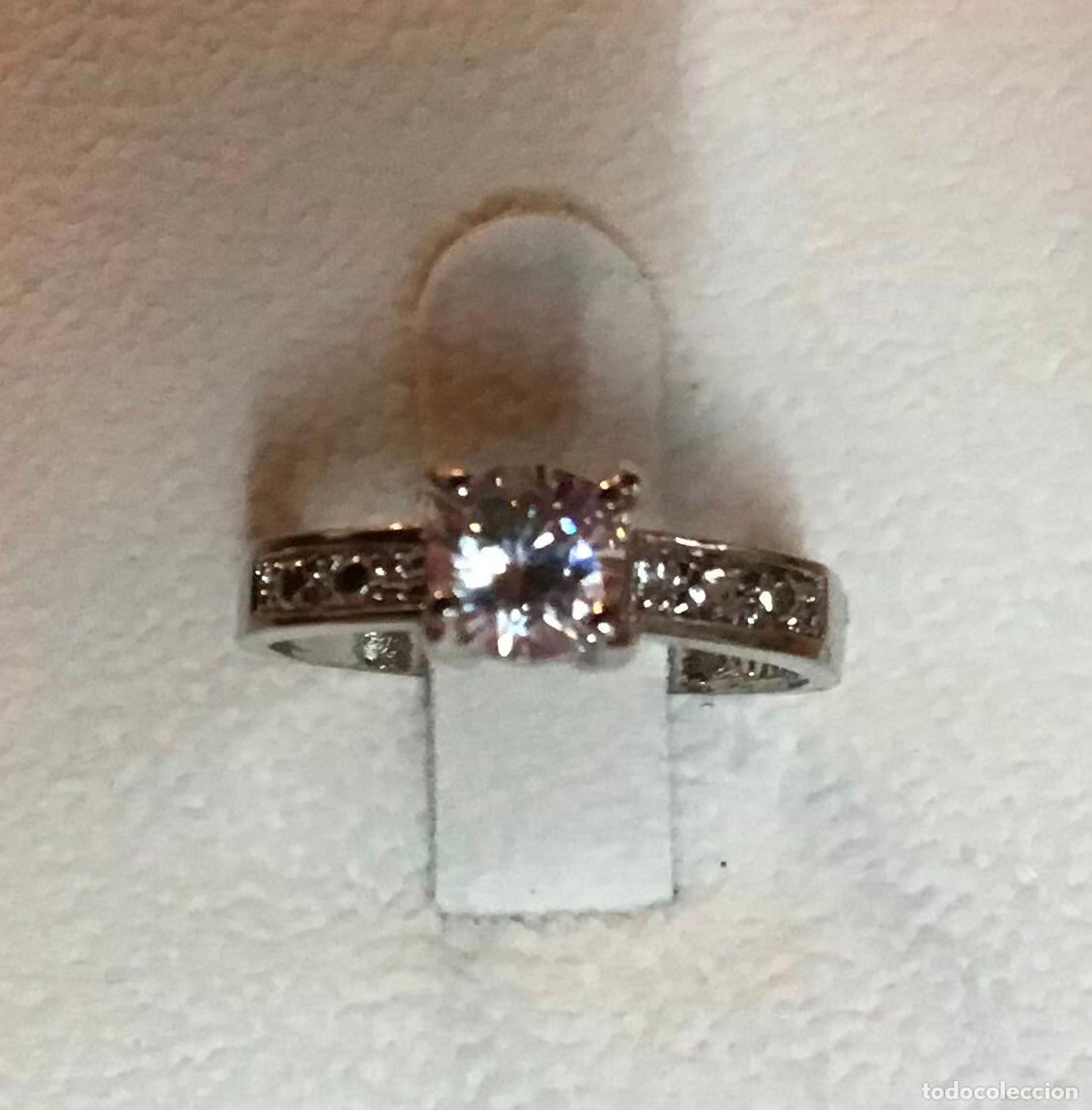 Antig&uuml;edades: ANILLO DE PLATA Y CIRCONIO - Foto 1