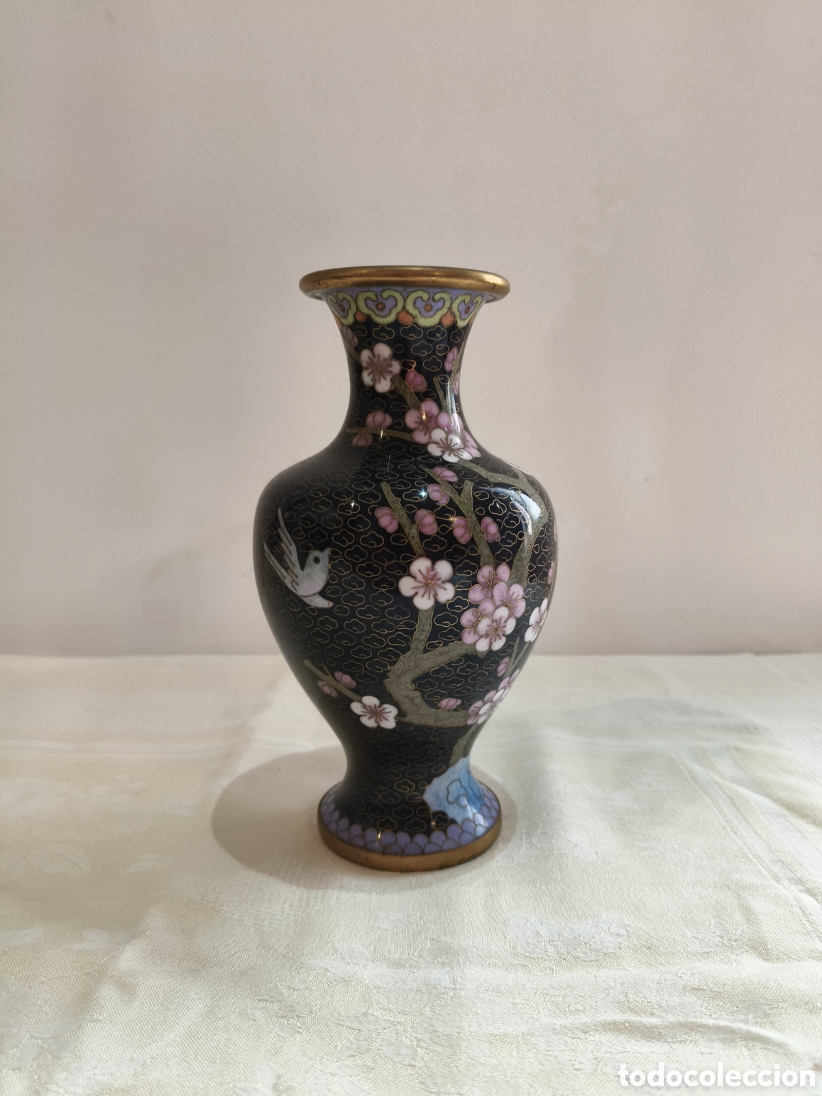 Antig&uuml;edades: Antiguo jarr&oacute;n de bronce y esmalte colisonne chino