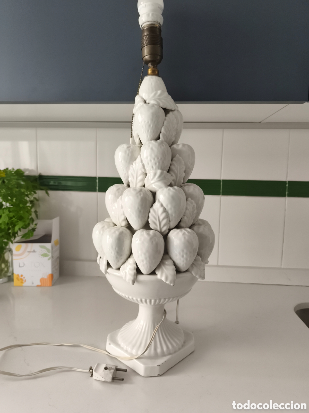 Antig&uuml;edades: Antigua y soberbia Lampa de Manises Cer&aacute;mica, funciona, en muy buen estado