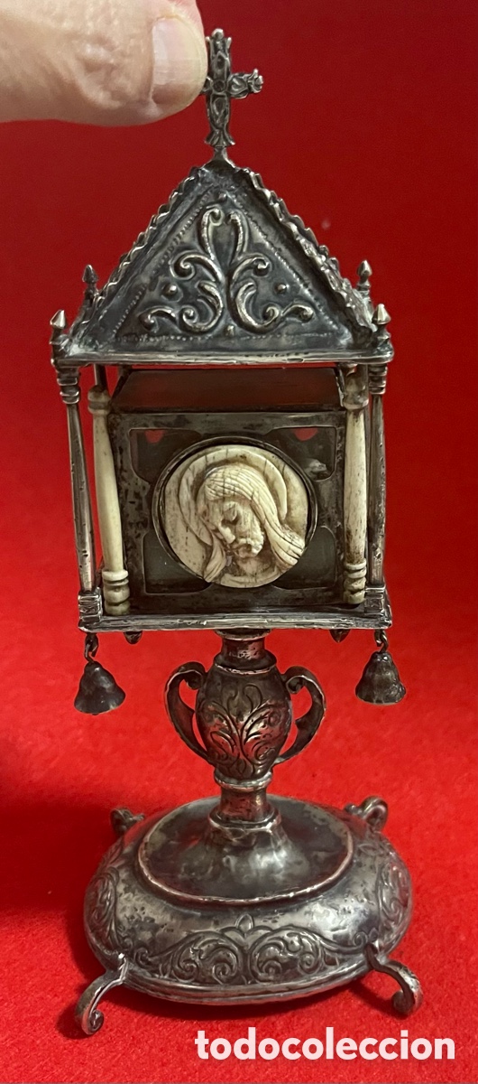 Antig&uuml;edades: Extraordinario relicario, antiguo, en plata de ley, con reliquia de madera del monte de los olivos.