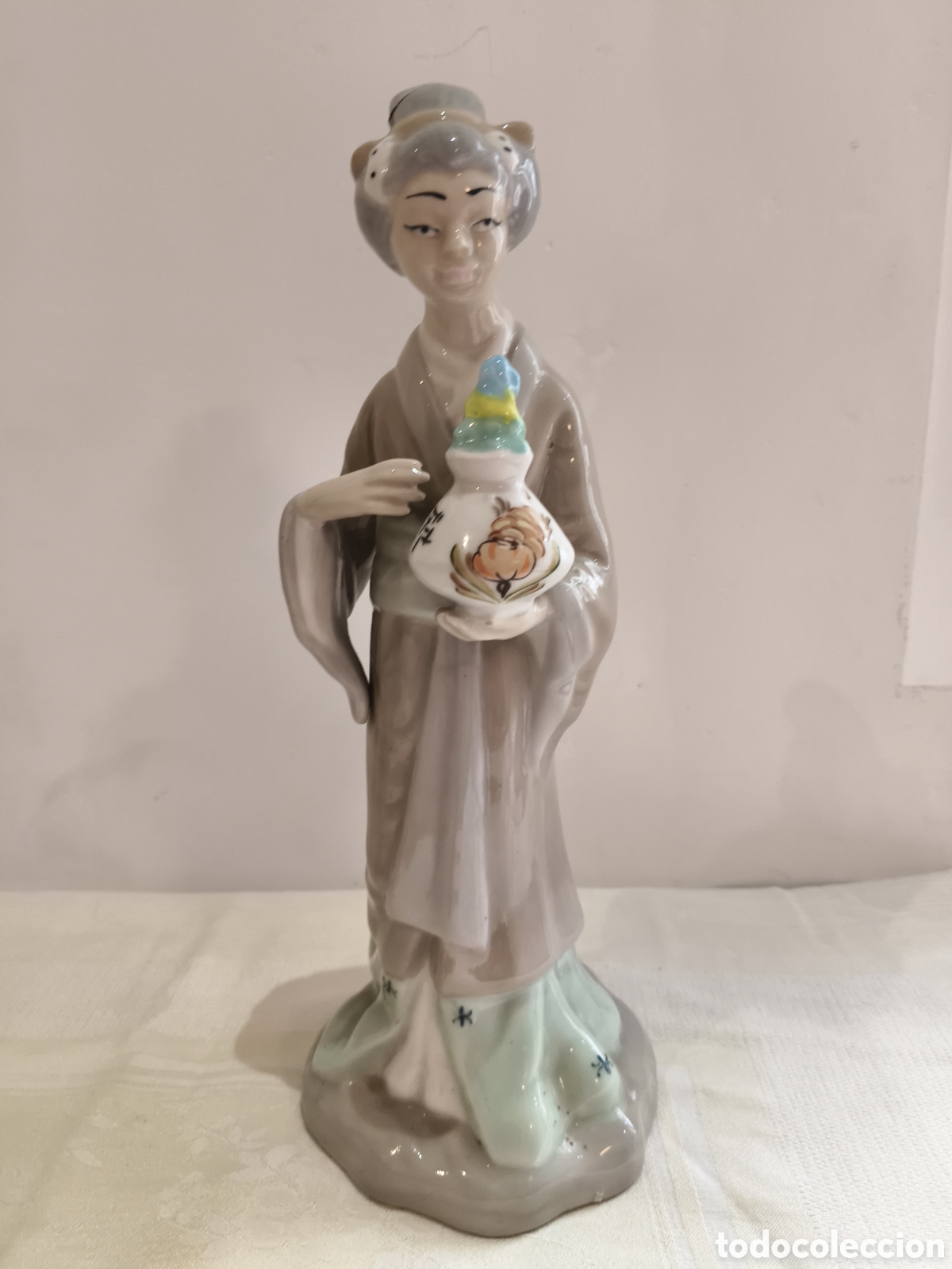 Antig&uuml;edades: BELLA FIGURA MUJER ASIATICA JAPONESA GHEISA EN PORCELANA FINA ESPA&Ntilde;OLA MIRETE ?