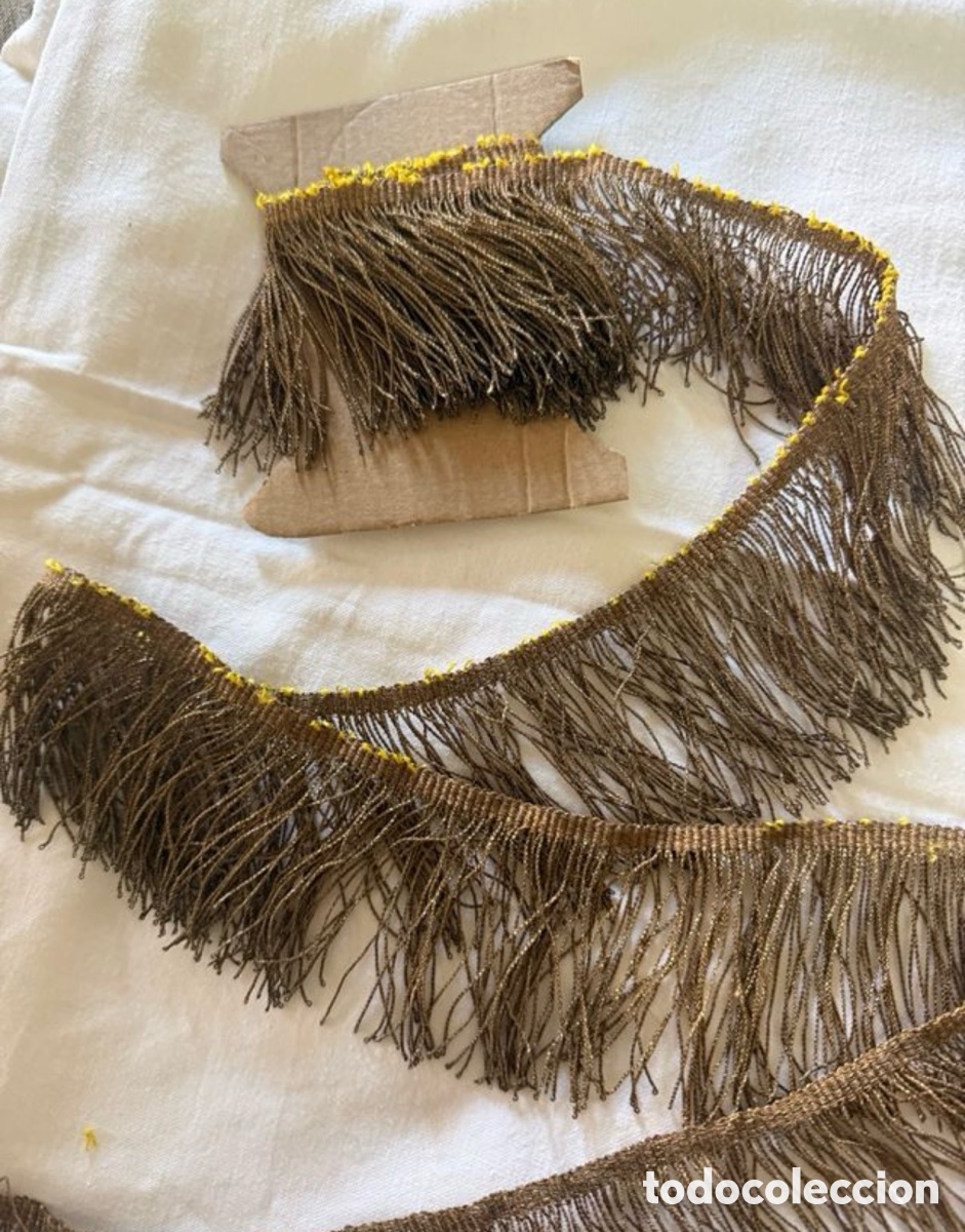 Antig&uuml;edades: Fleco antiguo dorado con hilo met&aacute;lico