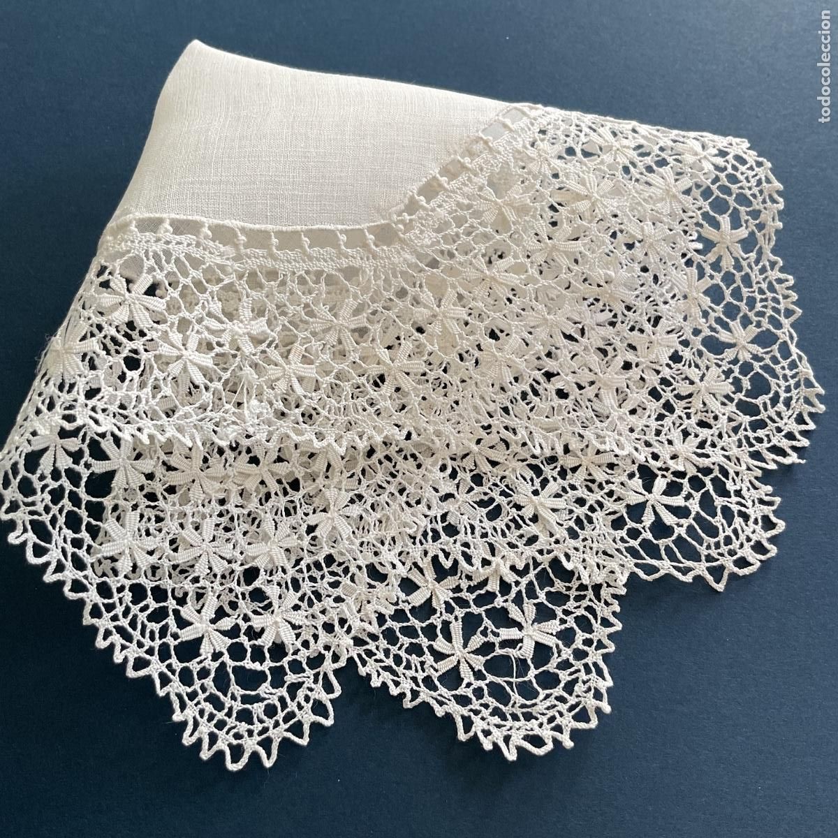Antig&uuml;edades: Pa&ntilde;uelo antiguo con encaje de bolillos 21 cm blanco (18.25)