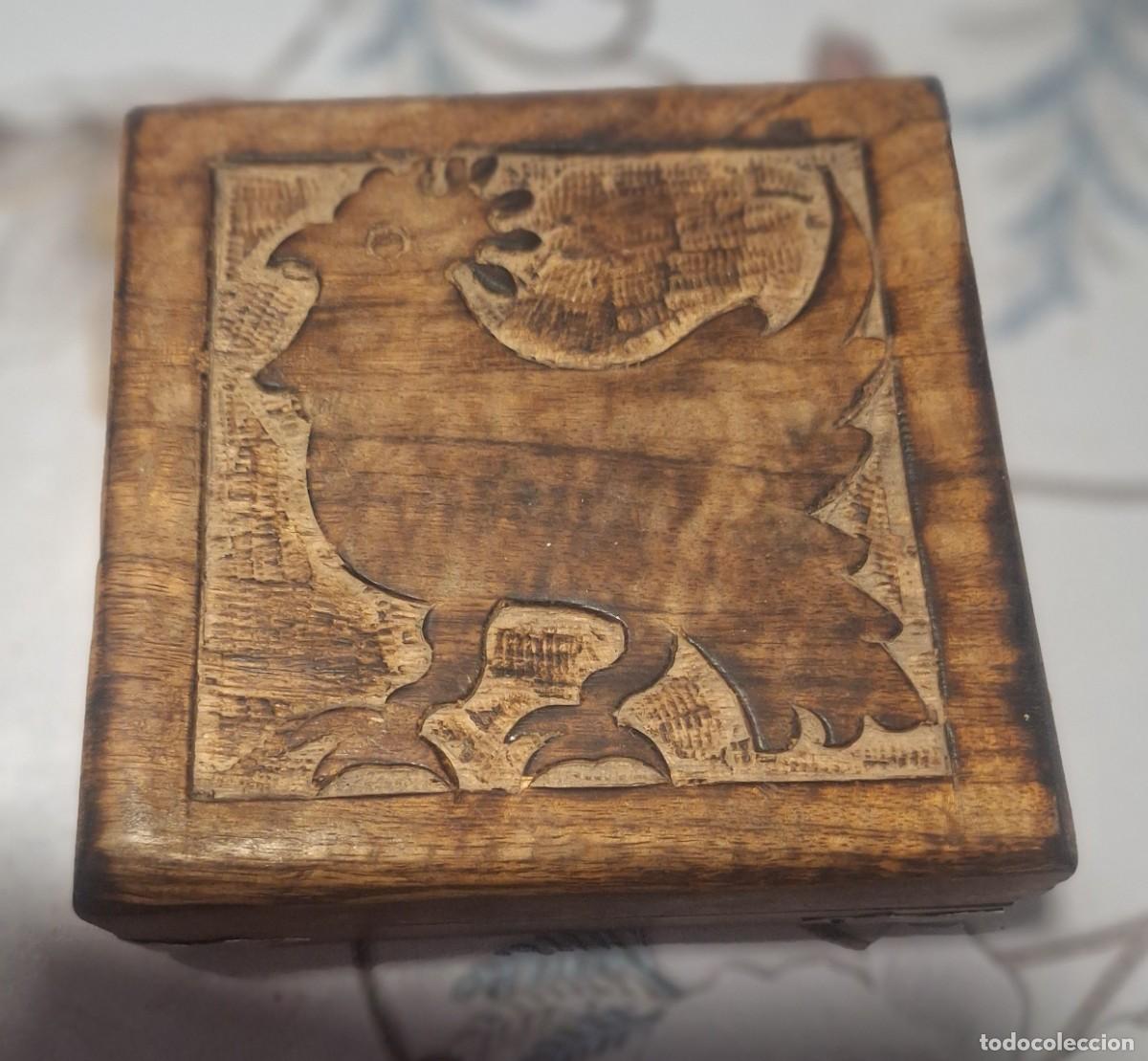 Antig&uuml;edades: Caja madera tallada antigua