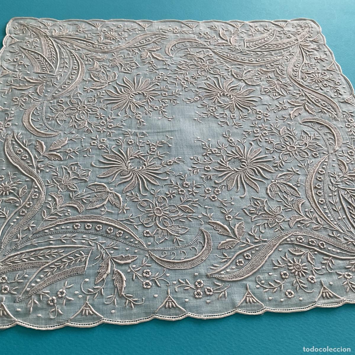 Antig&uuml;edades: Pa&ntilde;uelo antiguo con magnifico encaje 30 cm (7.25)