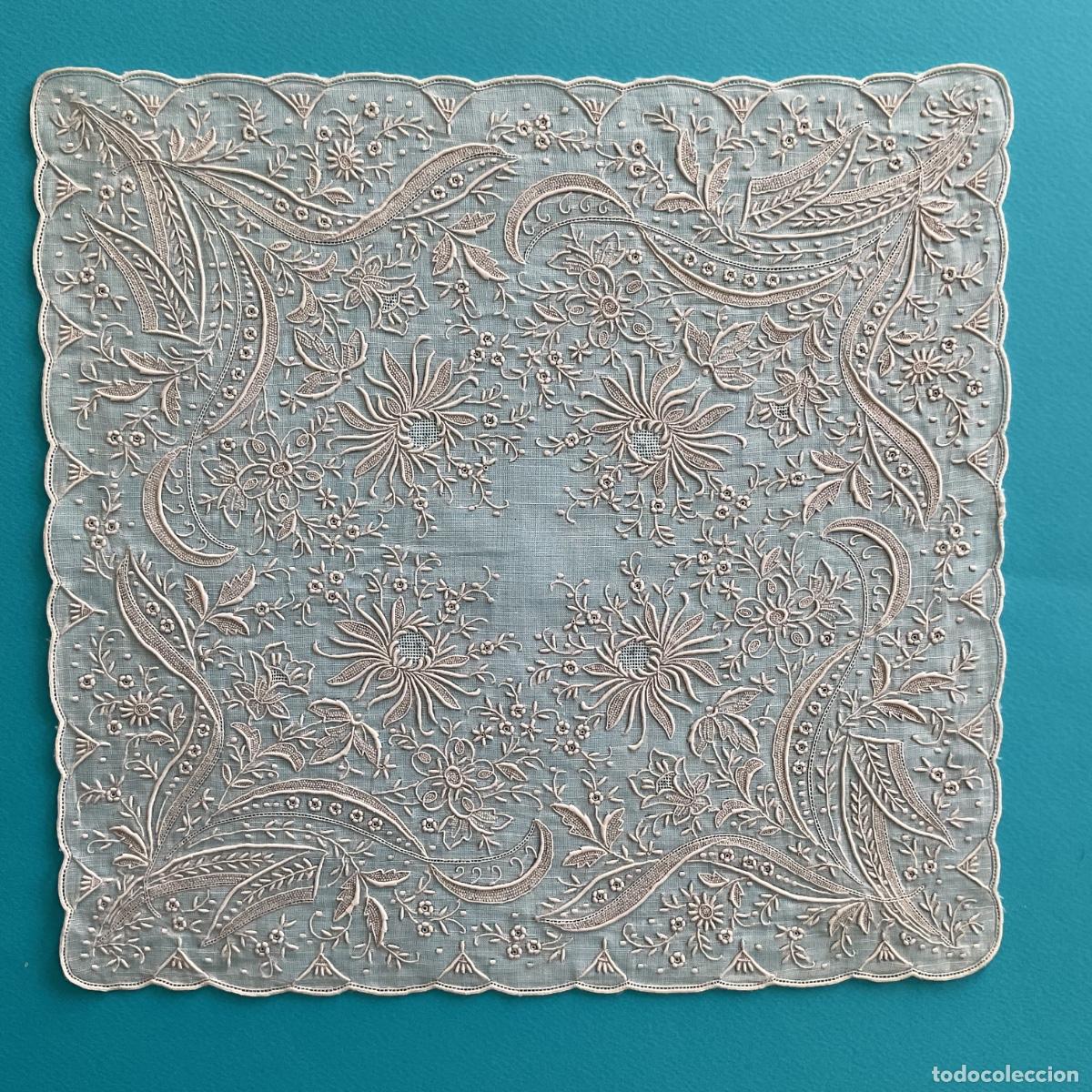 Antig&uuml;edades: Pa&ntilde;uelo antiguo con magnifico encaje 30 cm (7.25)